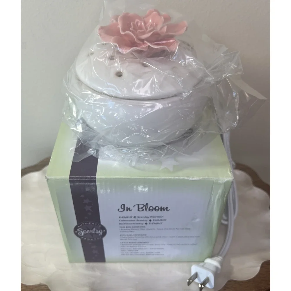 Scentsy‎ In Bloom Element Warmer Retired Pink Flower Wax Warmer NIB